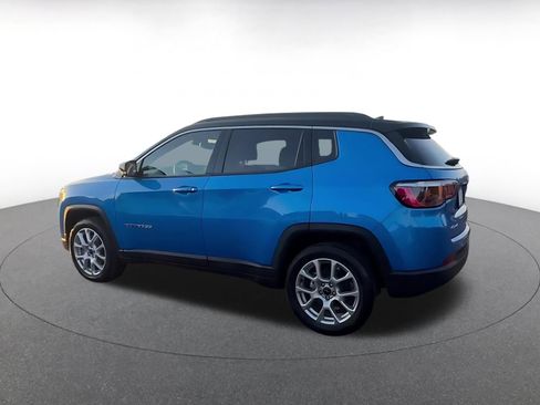 Used 2025 Jeep Compass Limited image 10