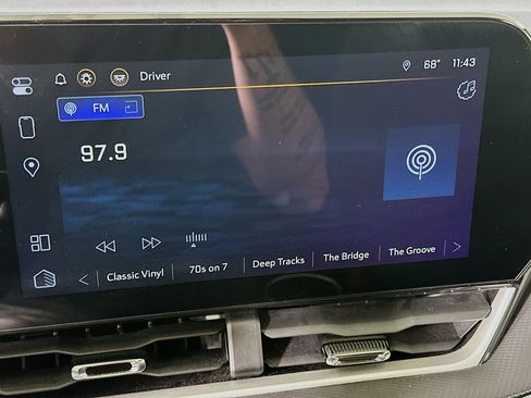 Used 2025 Chevrolet Equinox LT image 22