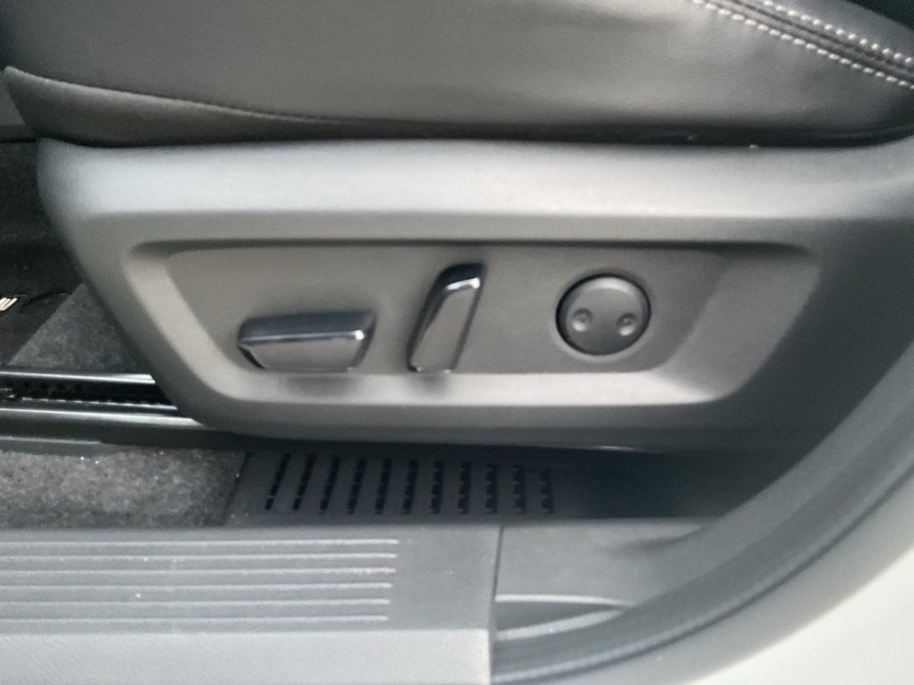Used 2023 Nissan Rogue SL w/ SL Premium Package FWD image 9