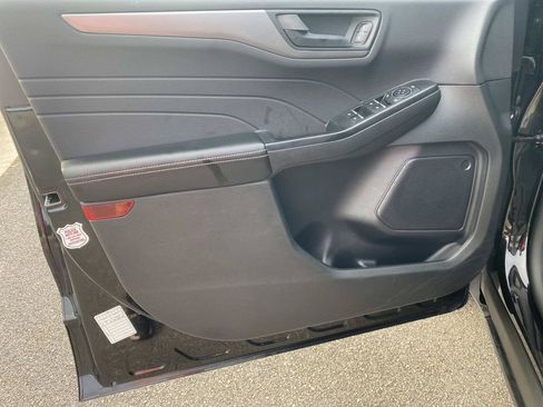 Used 2025 Ford Escape Active AWD/4WD image 17