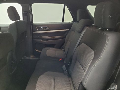 Used 2018 Ford Explorer XLT image 18