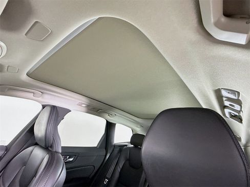 Certified 2022 Volvo XC60 B5 Inscription w/ Advanced Package image 23