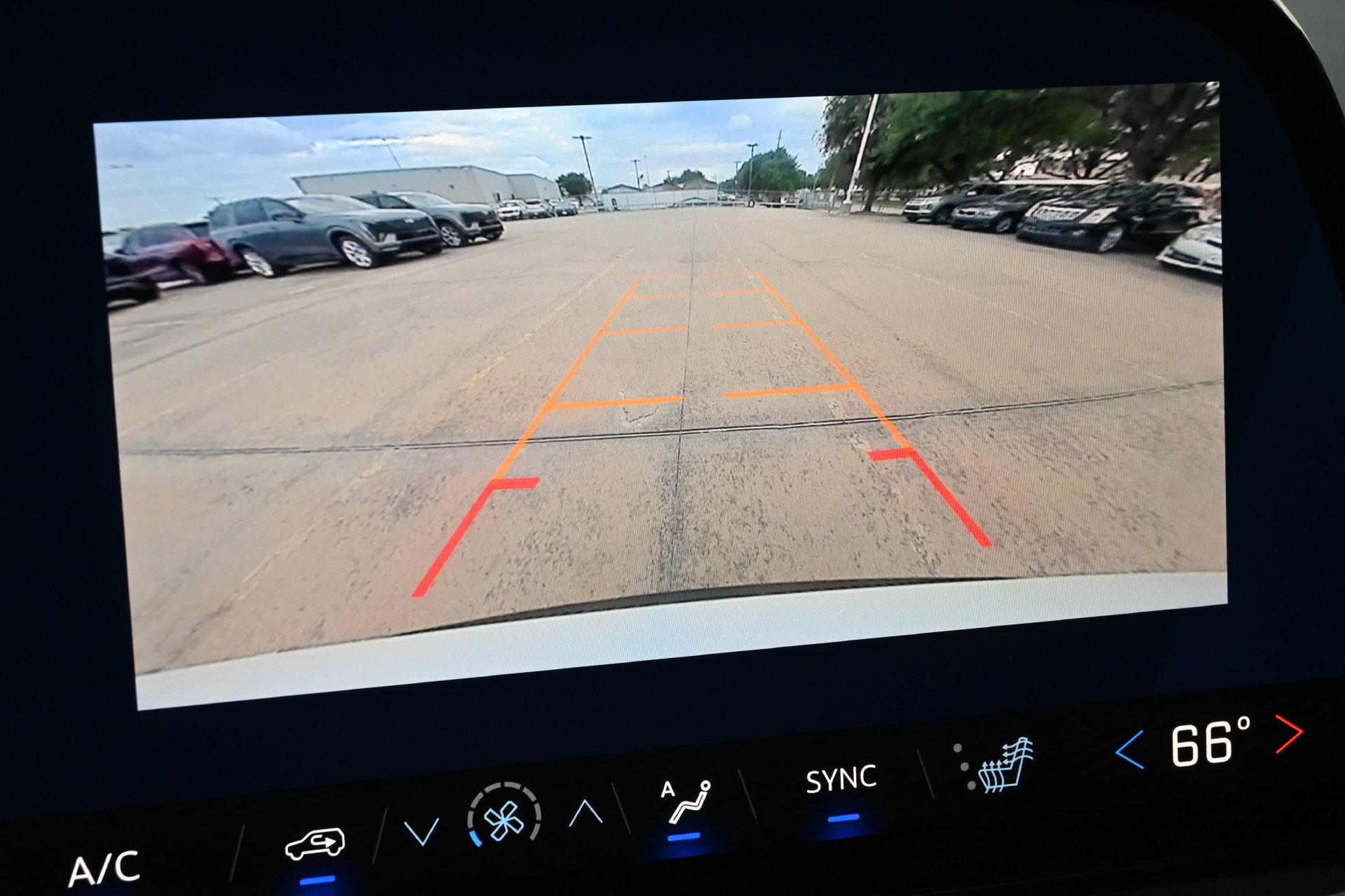 Used 2026 Chevrolet Traverse LT FWD image 14