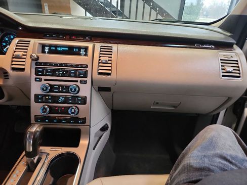 Used 2012 Dodge Grand Caravan SXT FWD image 17