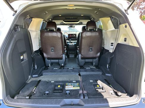 Used 2021 Toyota Sienna Platinum FWD image 29