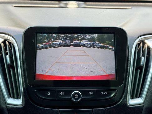 Used 2018 Chevrolet Malibu LT FWD image 39