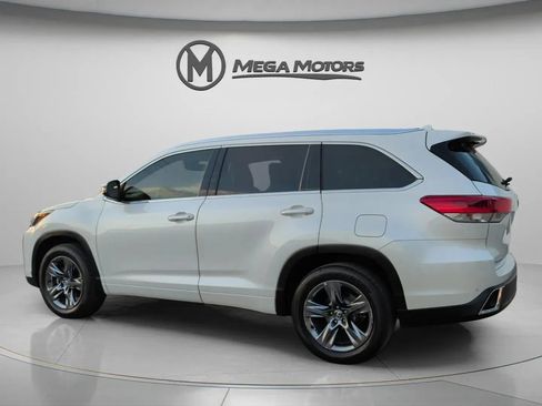Used 2018 Toyota Highlander Limited Platinum image 4