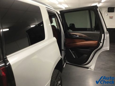 Used 2017 Cadillac Escalade Premium Luxury image 34