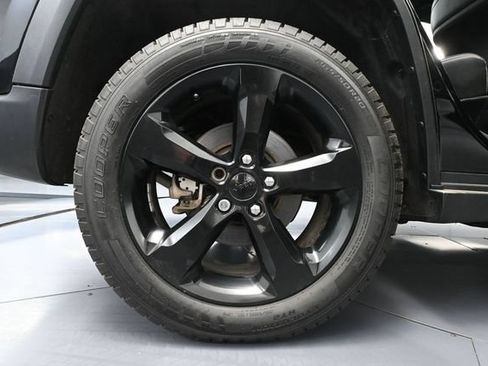 Used 2023 Jeep Grand Cherokee Altitude AWD/4WD image 15