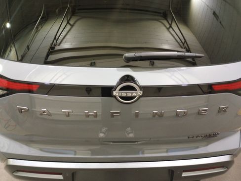 Used 2026 Nissan Pathfinder Platinum w/ Cargo Package image 14