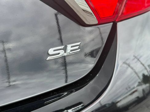 Used 2017 Toyota Camry SE FWD image 16