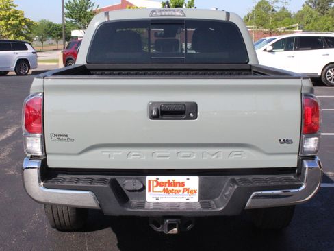 Used 2022 Toyota Tacoma TRD Off-Road AWD/4WD image 7