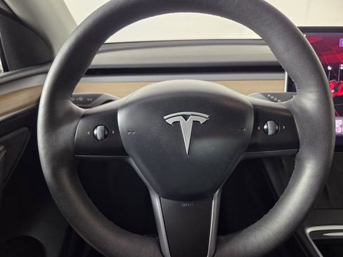 Used 2024 Tesla Model Y Performance AWD/4WD image 17