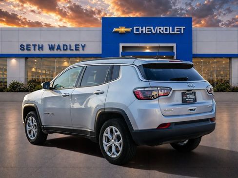 Used 2024 Jeep Compass Latitude AWD/4WD image 5