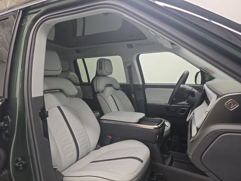 Used 2024 Rivian R1S Adventure AWD/4WD image 24