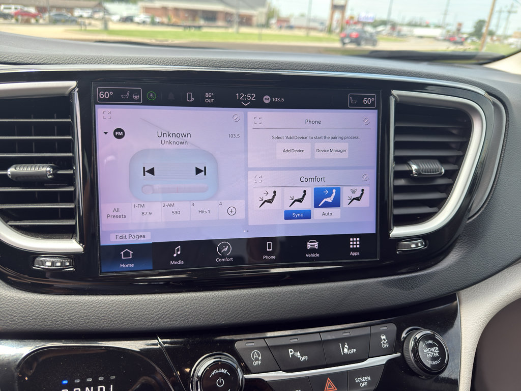 Used 2023 Chrysler Pacifica Touring-L FWD image 15
