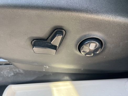 Used 2024 Chrysler Pacifica Touring-L image 48