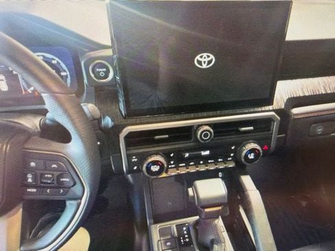 Used 2025 Toyota 4Runner Platinum AWD/4WD image 9