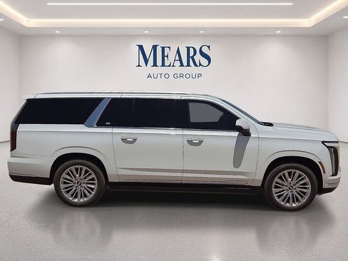 Used 2025 Cadillac Escalade ESV Premium Luxury w/ Touring Package AWD/4WD image 6