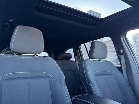 Used 2025 Jeep Grand Cherokee Laredo X w/ Luxury Tech Group I image 17