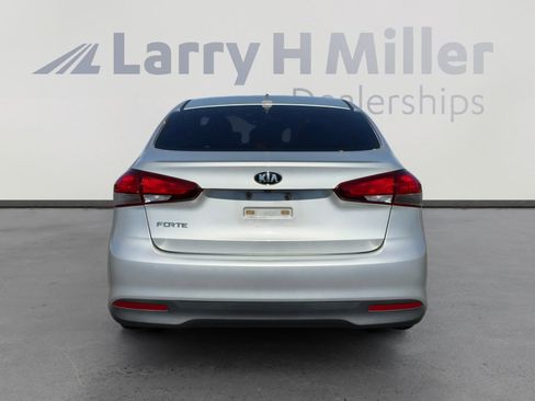 Used 2018 Kia Forte LX w/ LX Rear Camera Package image 5