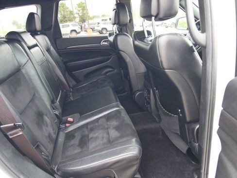 Used 2017 Jeep Grand Cherokee Altitude AWD/4WD image 9