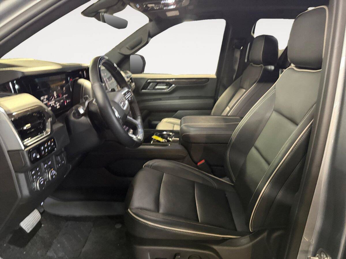 Used 2026 GMC Yukon Elevation w/ Elevation Premium Package AWD/4WD image 9