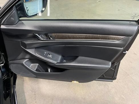 Used 2022 Honda Accord Touring image 13