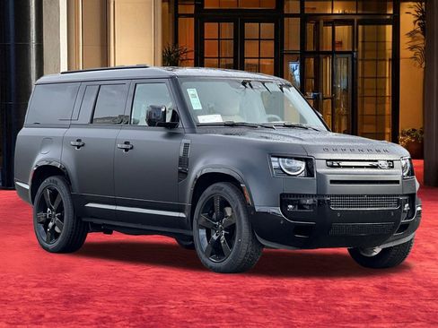 New 2026 Land Rover Defender 130 X-Dynamic SE image 8