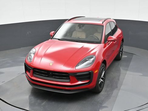 Certified 2024 Porsche Macan AWD/4WD image 33