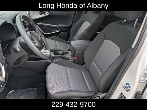 Used 2025 Kia Soul LX FWD image 7