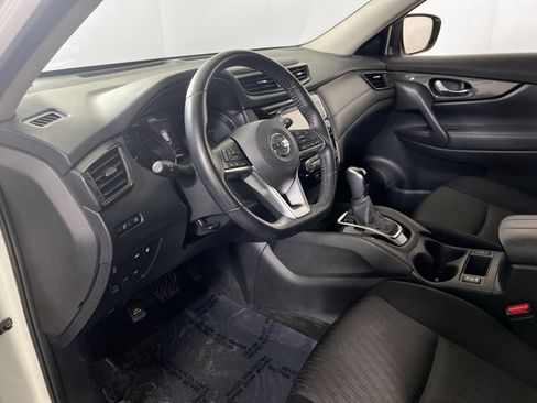 Used 2018 Nissan Rogue SV image 9