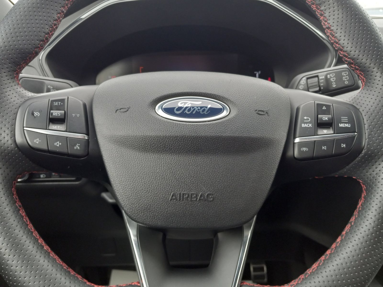 Used 2024 Ford Escape ST-Line w/ Cold Weather Package FWD image 19