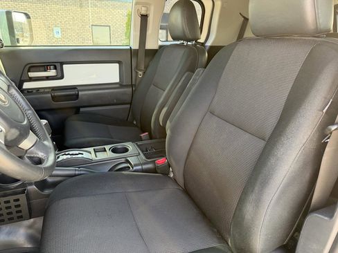 Used 2010 Toyota FJ Cruiser 4WD image 12