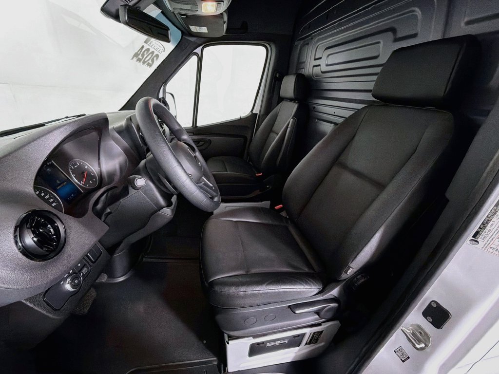 Used 2024 Mercedes-Benz Sprinter 2500 image 20