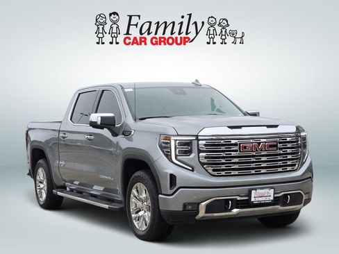 Used 2025 GMC Sierra 1500 Denali w/ Technology Package AWD/4WD image 2