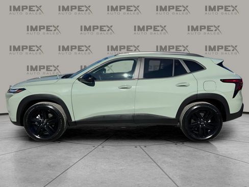 Used 2025 Chevrolet Trax ACTIV w/ Driver Confidence Package image 2