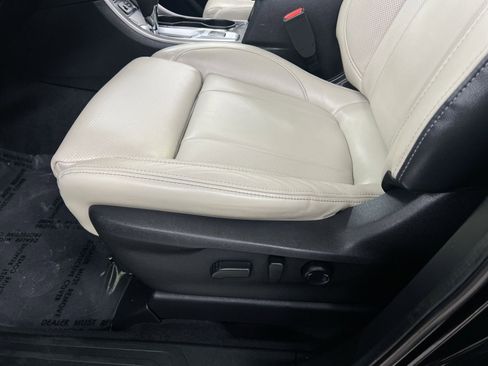 Used 2022 Subaru Ascent Limited w/ Technology Package image 18