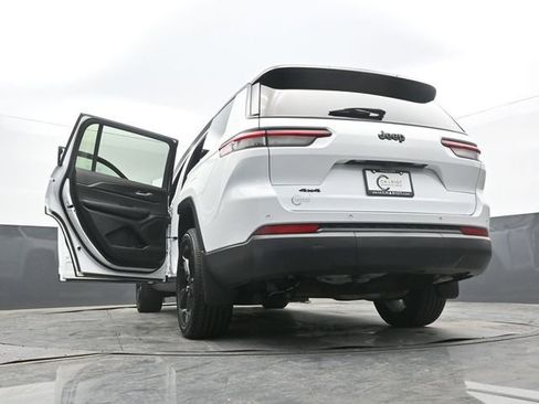 Used 2023 Jeep Grand Cherokee L Laredo image 68