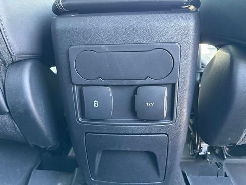 Used 2024 Ford Explorer XLT w/ Equipment Group 202A AWD/4WD image 39