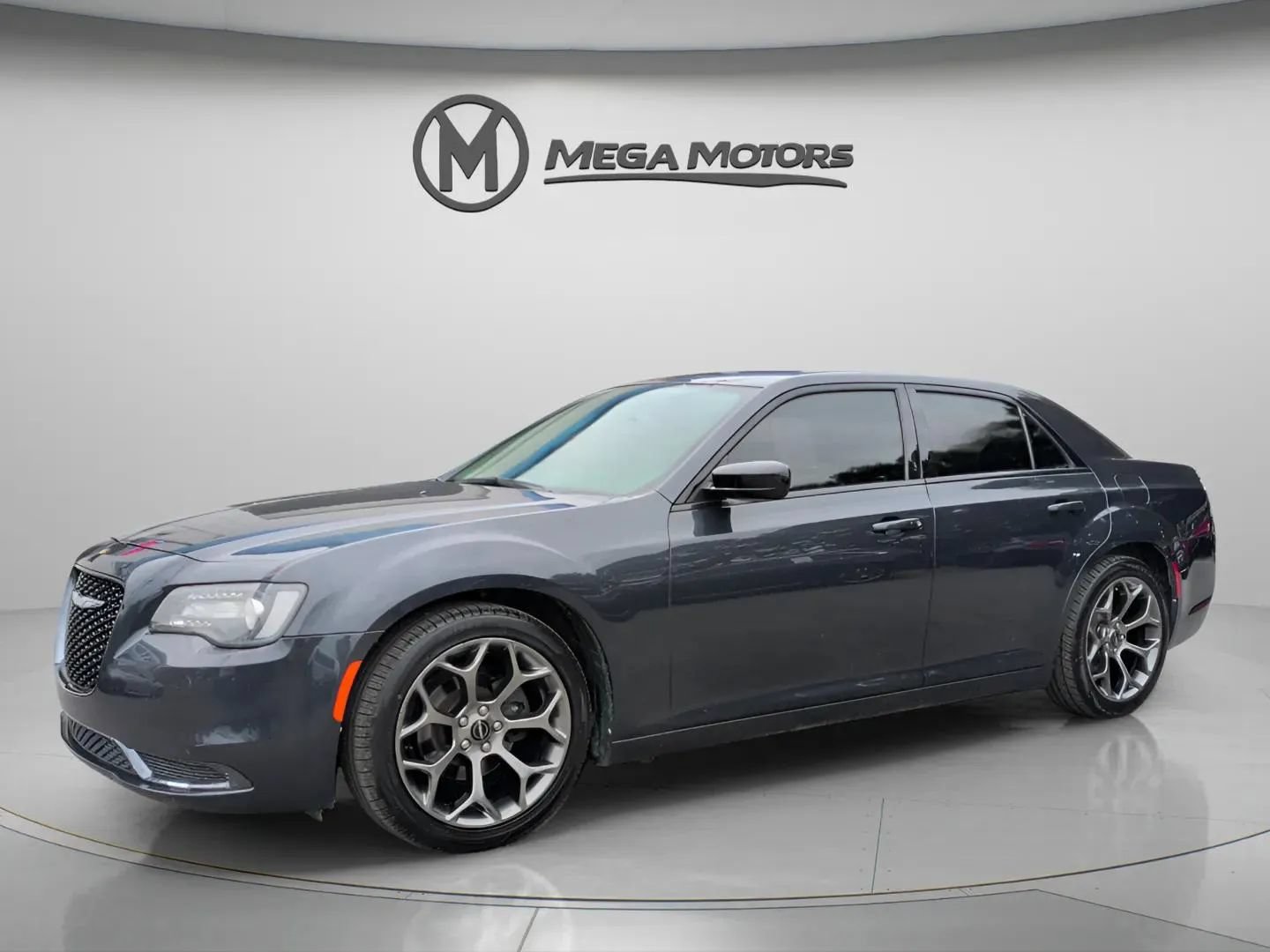 Used 2018 Chrysler 300 Touring w/ Sport Appearance Package RWD image 2
