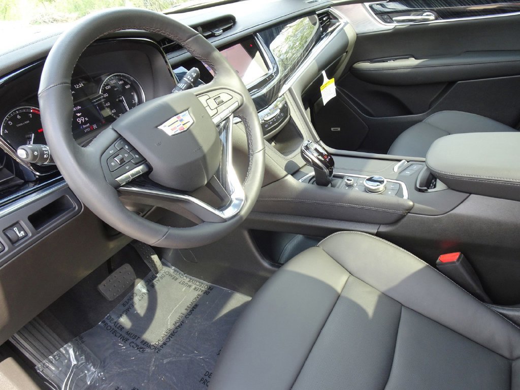 Certified 2025 Cadillac XT6 Premium Luxury AWD/4WD image 12