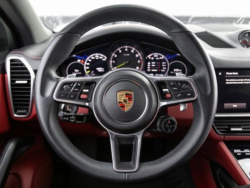 Used 2023 Porsche Cayenne image 13