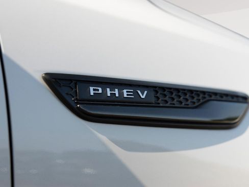 Used 2025 MAZDA CX-90 Plug-In Hybrid w/Premium Sport image 28