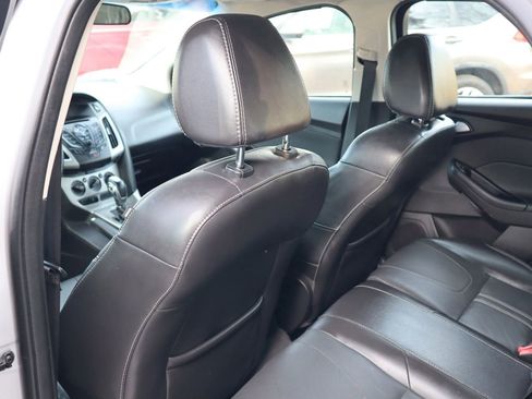 Used 2014 Ford Focus SE w/ Equipment Group 201A image 11