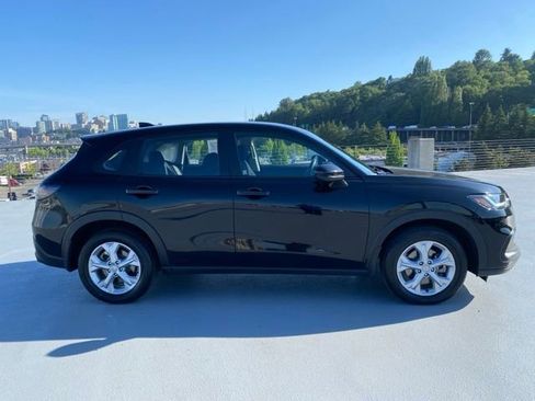 Certified 2024 Honda HR-V LX image 3