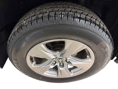 Used 2023 Toyota RAV4 XLE AWD/4WD image 13