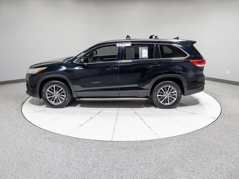 Used 2019 Toyota Highlander XLE FWD image 37