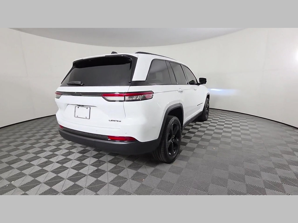 Used 2025 Jeep Grand Cherokee Limited w/ Black Appearance Package RWD image 39