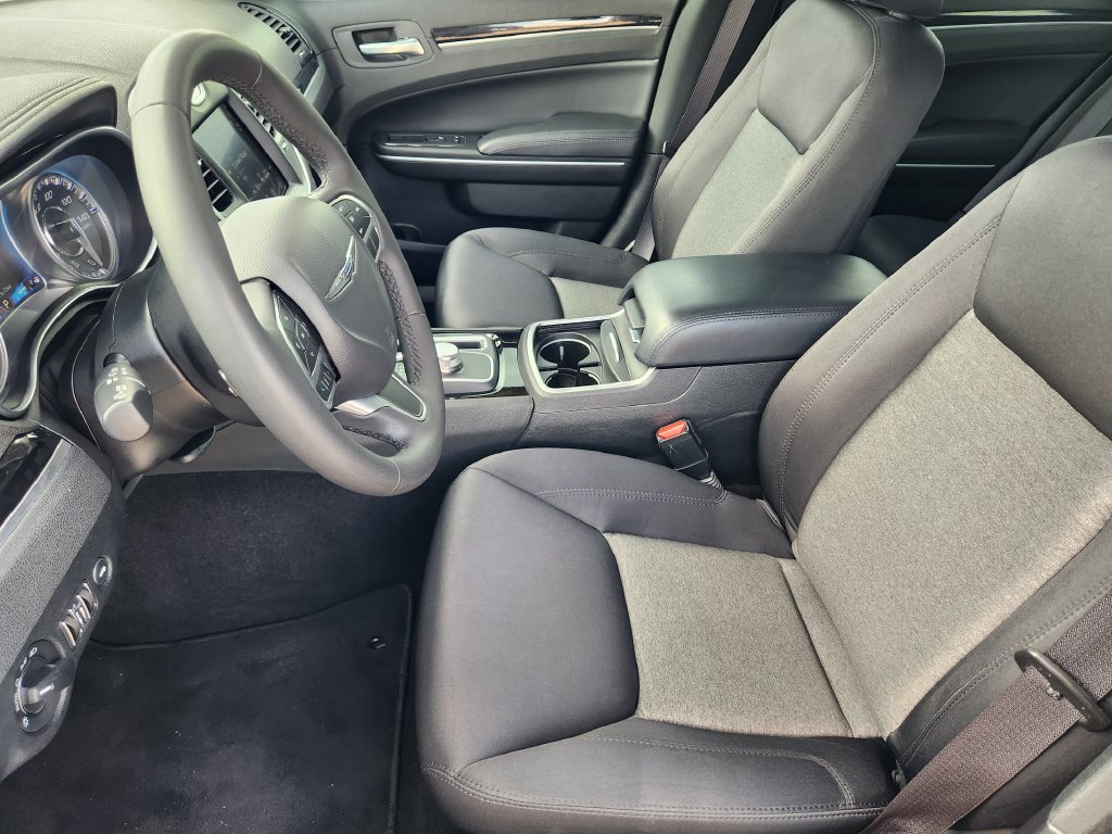 Used 2023 Chrysler 300 Touring w/ Sport Appearance Package RWD image 15